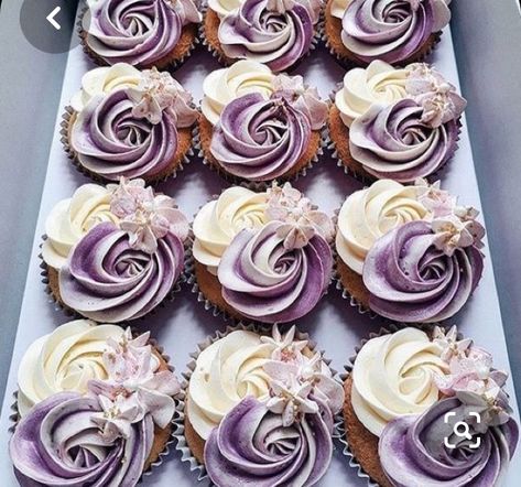 Cupcakes Flores, Cupcakes Design, Buttercream Cupcakes, Beautiful Cupcakes, Cupcake Designs, Flower Cupcakes, Cupcake Frosting, Cupcake Decorating, Halloween Cupcakes