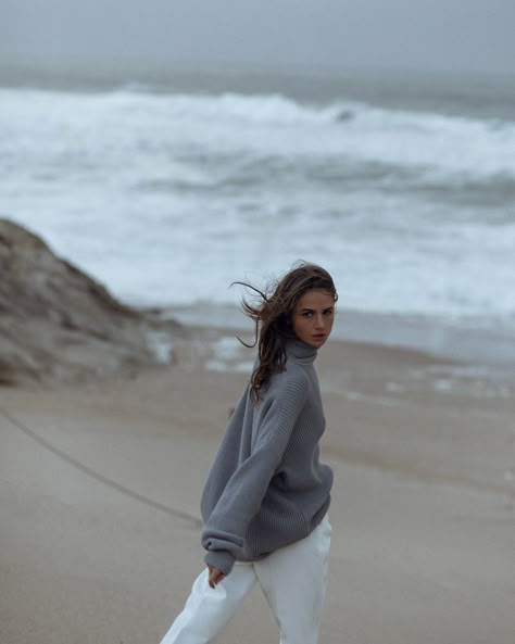 Winter Beach Outfit, Beach Editorial, Winter Beach, Winter Photoshoot, Beach Photography Poses, Sea Photo, Beach Shoot, Beach Portraits, Fall Photoshoot