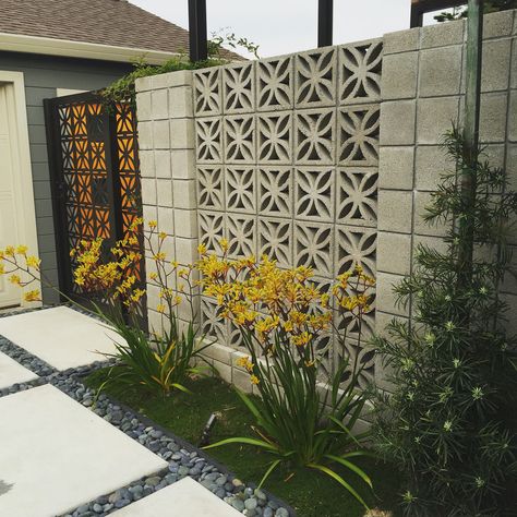 Concrete Gates And Fences, Midcentury Fence Ideas, Mid Century Breeze Block Wall, Cement Fence Wall Design, Concrete Brick Wall Outdoor, Breeze Blocks Fence, Backyard Wall Ideas Concrete Blocks, Breeze Block Fence With Gate, Decorative Blocks Concrete