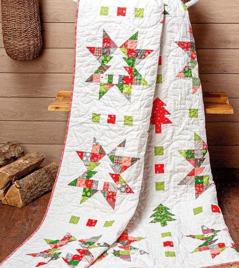 Winter Quilts Patterns, Quilt Pattern Book, Christmas Tree Quilt, Christmas Cutouts, Christmas Quilting, Fat Quarter Quilt, Quilt Sewing Patterns, Holiday Quilts, Star Quilt Blocks