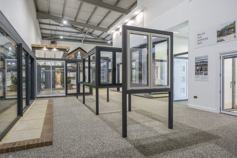 Showroom Glass Door Design, Window Showroom, Flat Roof Extension, Door And Window Design, Architecture Design Presentation, Glass Door Design, Show Homes, Showroom Decor, Aluminium Windows And Doors