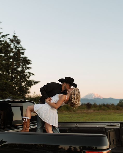 taking a little break from all my senior posts to show off this cutie session 🌅 and just know — if you ever want to bring your dog to a session, I wouldn’t complain one bit ;) Country Couple Photos, Western Engagement Pictures, Western Couple Photoshoot, Country Photoshoot, Western Photo Shoots, Fall Couple Pictures, Country Couple Pictures, Christmas Couple Pictures, Country Relationship Goals