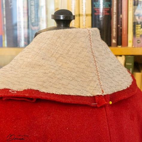 A wool coat for winter, part 5: Collar, sleeves and the lining > with my hands - Dream Sherlock Coat, Clothing Construction, Sewing Coat, Coat For Winter, Shawl Collar Coat, Coat Collar, Sewing Details, Sewing Collars, Sewing Tops