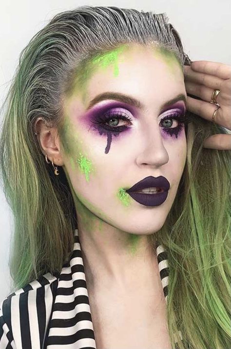 Green Hair Makeup Ideas, Beetlejuice Themed Makeup, Female Bettle Juice, Scary Beauty, Beetlejuice Birthday, Flower Nail Art Designs, Pretty Halloween Makeup, Beetlejuice Party, Beetlejuice Halloween Costume