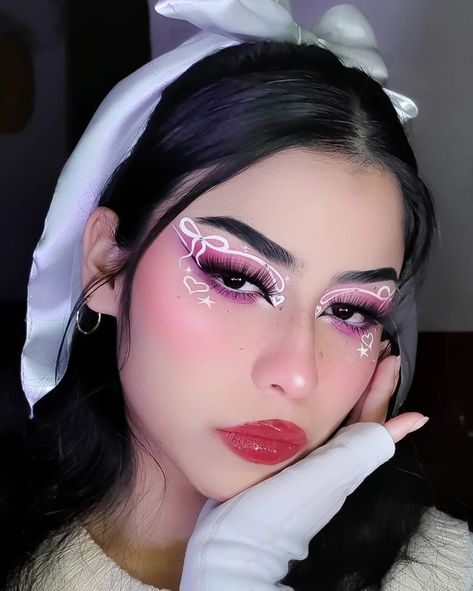 🎀Coquette Makeup 🎀 Bow Makeup Look, Pink Creative Makeup, Creative Pink Makeup, Pink And White Makeup Looks, Coquette Eyeshadow, Pink Christmas Makeup, Rave Eye Makeup, Creative Eye Makeup Art, Coquette Makeup Look