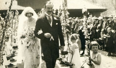 Cornelia Vanderbilt's Wedding: It's All in the Details - Biltmore Biltmore House History, Cornelia Vanderbilt, Estate Grounds, Biltmore Wedding, Vintage Foto's, Vintage Wedding Party, Funny Wedding Photos, Vintage Brides, Vintage Wedding Photos