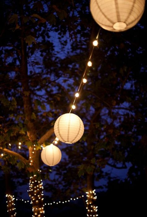 Backyard Party Lighting, Backyard Party Decorations, Summer Party Decorations, Outdoor Party Decorations, Backyard Lighting, Outdoor Reception, Bbq Party, Garden Parties, Backyard Party