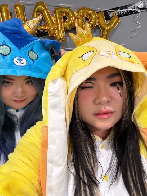 krew itsfunneh funnehcake funneh kat kathy la goldenglare gold kim kimberley la Itsfunneh Fanart, Krew Icons, Aphmau Crew, Itsfunneh Krew, Man Workout, It's Funneh, Blue Haired Girl, Best Duos, Hello Kitty Plush