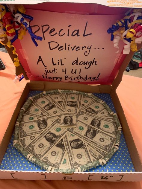 Pizza Money Gift, Pizza Money Box Ideas, Money Pizza Box Gift, Pizza Box Money Gift, Money Wreath, Homemade Graduation Gifts, Money Pizza, Family Preschool, Birthday Money Gifts