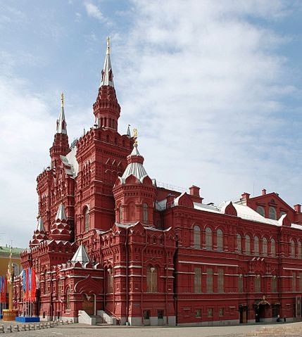 8 Interesting Features Unique to Russian Architecture Red Roof Inn, Ambassador Hotel, Byzantine Architecture, Revival Architecture, Russian Architecture, Historical Museum, Brick Architecture, Imperial Palace, Red Square