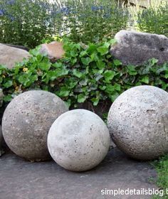 Cement Balls, Concrete Garden Ornaments, Garden Spheres, Garden Globes, Cement Garden, Garden Balls, Concrete Diy Projects, Garden Decor Projects, Concrete Garden