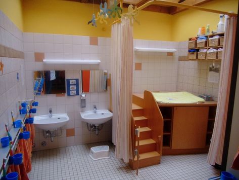 Preschool Bathroom Ideas, Toilet Design, Learning Centers, Bathroom Ideas, Montessori, Loft Bed, Preschool, Nursery, Garage