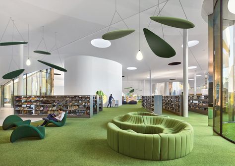 Public Library Design, Office Design Trends, Inspiration Deco, Office Ceiling, Library Architecture, Green Furniture, Workplace Design, Commercial Space, Library Design