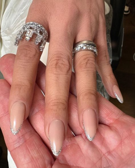 Jennifer Lopez’s Glitter Liner Tom Bachik Nails, Lip Gloss Nails Trend, Jlo Nails, Sparkly French Manicure, Lip Gloss Nails, Tom Bachik, Minimal Manicure, Gloss Nails, Disco Nails