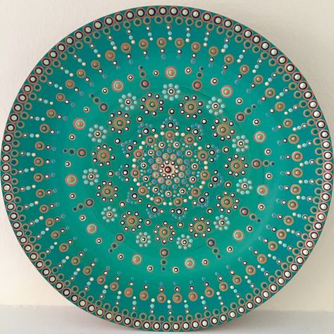 Dot Painting Designs, Pottery Painting Ideas Easy, Painted Plates, Dot Art Painting, Inspirational Design, Mandala Dots, Painting Designs, Wooden Plates, Dots Design