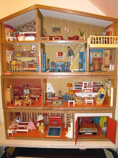 70s Lundby Gothenburg from http://vintagelundby.blogspot.com/ Denmark House, Doll House Plans, Doll House Crafts, Toy House, Vintage Dollhouse, Barbie House, Barbie Furniture, Miniature Houses, Room Box