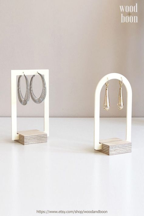 Diy Necklace Stand, Modern Jewelry Display, Aesthetic Earring, Jewelry Display Booth, Creative Jewelry Displays, Jewelry Shop Display, Jewelry Store Displays, Earring Display Stand, Earring Displays