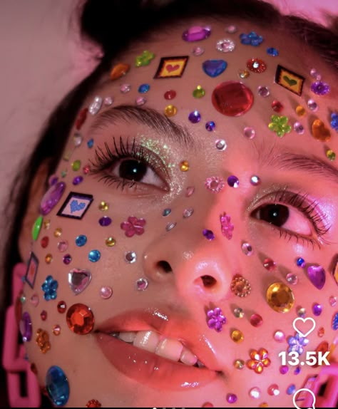 Bejeweled Photoshoot, Makeup With Stickers Aesthetic, Sticker Makeup Aesthetic, Sticker Face Aesthetic, Face Stickers Aesthetic, Stickers Photoshoot, Sticker Photoshoot, Festival Outfits Rave, Tooth Gem