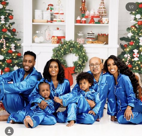 Glam Family Photoshoot, Christmas Pajama Pictures, Family Photo Props, Diy Christmas Photoshoot, Family Christmas Pictures Outfits, Family Photo Studio, Christmas Pictures Outfits, Family Photo Colors, Christmas Family Photoshoot