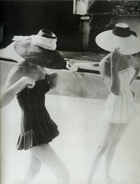 opposites attract Women In Dresses, Editorial Vogue, Jerry Hall, San Tropez, Glamour Vintage, Cecil Beaton, Diana Vreeland, Vintage Swim, Look Retro