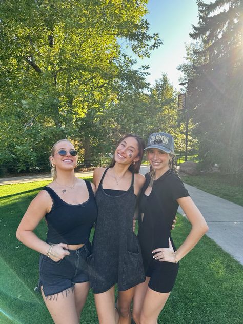 #cuboulder #gameday #cu #boulder #college #outfit Boulder Game Day Outfits, Cu Boulder Game Day Outfits, College Pics, Gameday Fits, Cu Boulder, 4 Aesthetic, College Gameday Outfits, Gameday Outfits, College Gameday