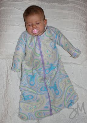 You know what the weird thing is, I was totally thinking about doing this! I think I'd do it like my sleep sack though. With short sleeves a... Sleepsack Pattern, Diy Baby Sleeping Bag, Baby Slaapzakken, Weird Thing, Sewing For Babies, Sewing For Baby, Baby Sleep Sack, Baby Sewing Projects, Sleep Sack