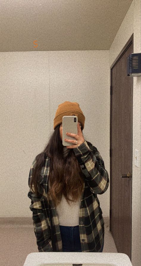 Winter outfits beanie flannel outfit inspo fit inspo fall outfits Womens Carhartt Beanie Outfit, Carhartt Beanie Outfit Fall, Flannel Winter Outfits, Fall Beanie Outfit, Red Flannel Outfits, Beanie Outfit Fall, Winter Outfits Beanie, Jeans And Flannel Outfit, Womens Carhartt Beanie