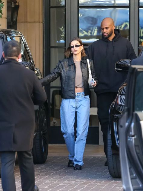 Hailey Bieber Wears Ultra-Low-Rise Vintage Levi's Jeans Edgy Street Style, Ultra Low Rise Jeans, Loafers Fashion, Hailey Bieber Style, Leather Trend, Business Casual Shoes, Street Style Edgy, Vintage Levis Jeans, Loafers Style