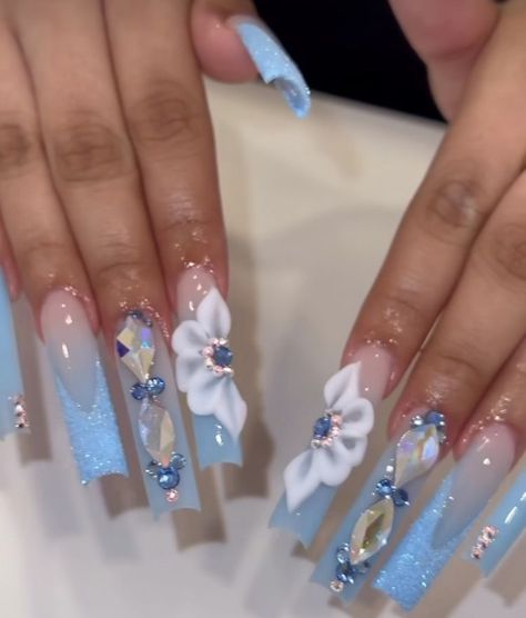 Quinceanera Cinderella Theme Nails, Sweet 16 Nails Acrylic Blue, Quince Nails Blue Butterfly, Cinderella Sweet 16 Nails, Winter Wonderland Quince Nails, Sky Blue Quince Nails, Light Blue Acrylic Nails Design Long, Light Blue Nails For Quinceanera, Latina Nail Designs Blue