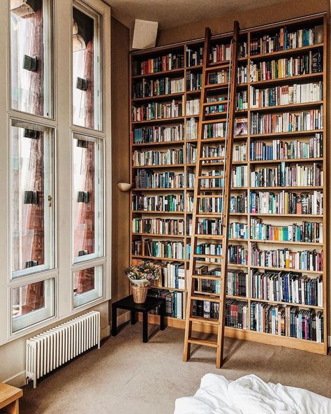 In Home Library, Lots Of Books, Victoria Magazine, Private Library, Dream Library, Beautiful Library, Library Room, Home Library Design, Home Libraries