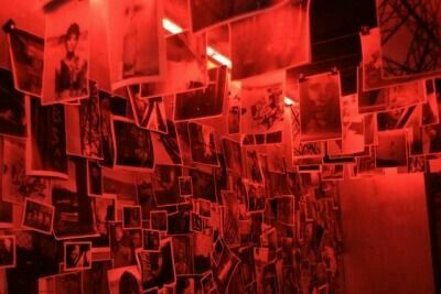 Neon Rouge, Red Rooms, Aesthetic Colors, Life Is Strange, Dark Room, Bedroom Aesthetic, Red Aesthetic, Red Light, My New Room