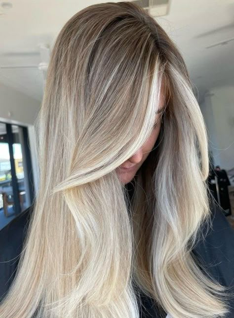 Low-Maintenance Blonde Balayage Blonde Hair Fade, Light Blonde Balayage, Blonde Hair With Dark Roots, Cool Blonde Hair Colour, Champagne Blonde Hair, Rooted Blonde, Caramel Blonde Hair, Hair With Dark Roots, Blonde Hair With Roots