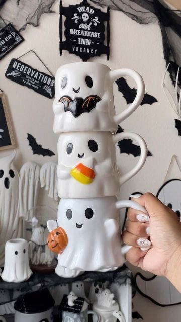 Halloween Mugs Coffee Cups, Ghost Mugs, Mug Ideas, Fun Mugs, Halloween Fest, Halloween Mugs, Traditional Pottery, Halloween Cups, Pretty Mugs