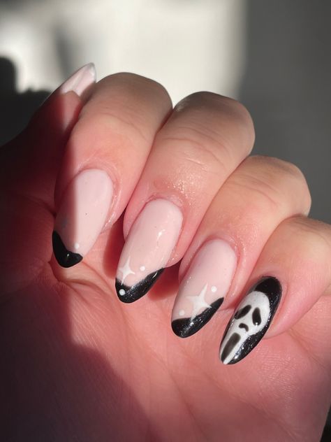 Sparkle gel extension scream halloween design french tip Bat Nails, Black Halloween Nails, Horror Nails, Holloween Nails, Scream Halloween, Halloween Acrylic Nails, Halloween Nail Designs, Halloween Nail, Dope Nails