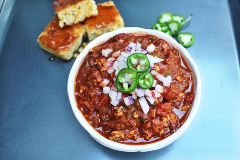 THE best chili recipe (that is also #whole30 and #paleo approved) via A Lo Profile (www.aloprofile.com) Elk Chili Recipe, Elk Chili, Bison Chili Recipe, Beanless Chili Recipe, Bison Chili, Mark Sisson, Meat Chili, Best Chili Recipe, Primal Kitchen