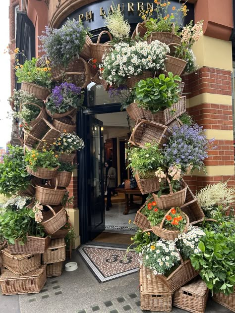 A Tisket A Tasket, Garden Center Displays, Flower Shop Decor, Antique Booth Ideas, Spring Window, Creative Flower Arrangements, Side Garden, Chelsea Flower, Chelsea Flower Show