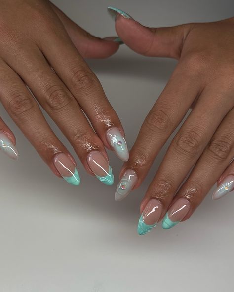 🩵🐬🧚🏽‍♂️🩴🦋 inspo: @ceesclaws @shopagaloreco products used: *bonding base *irish creme base *cyan + aquamarine *bling gel *diamond steel top coat use code ‘ALEXIA10’ at checkout 🤎 #nailsnailsnails #nailart #nailinspo #summernails #bluenails #3dnailart #3dnails #auranails #gelx #gelxnails #gelxinspo #gelxnailtech #cltnails #cltnailtech Convocation Nails, Aquamarine Nails Design, Aquamarine Nail Art, Aquamarine Chrome Nails, Teal Aura Nails, Teal Glazed Nails, Aqua Green Nails, Light Teal Chrome Nails, Turquoise Nails Acrylic