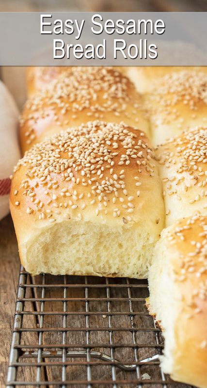 These Easy Sesame Bread Rolls need to be a staple on your Thanksgiving and Christmas dinner table. Soft and fluffy just the way they should be. #dinnerrolls #sesamerolls #breadrolls Best Burger Buns, Sesame Bread, Baked Breads, Seed Bread, Christmas Dinner Table, Thanksgiving And Christmas, Ginger Recipes, Homemade Cookies, January 2024