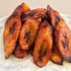 very ripe plantain slices for Fried plantains recipe Nigerian Snacks, Fried Plantain Recipe, Nigerian Dishes, Fried Plantain, Fried Plantains, Plantain Recipes, West African Food, Nigerian Recipes, African Cooking