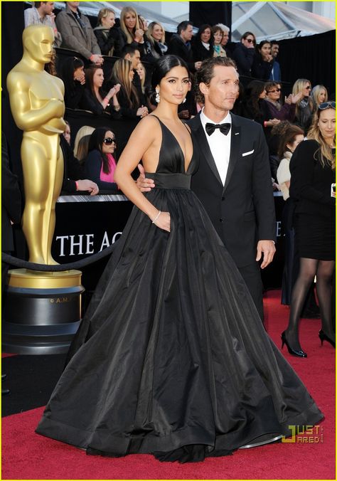 Oscars 2011, Black Satin Prom Dress, Red Carpet Gowns, Oscar Dresses, Moda Paris, Satin Prom Dress, Matthew Mcconaughey, Ermanno Scervino, Gala Dresses