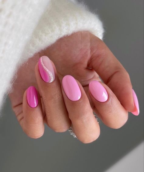 Round Acrylic Nails Spring, Nails With One Accent Nail, April Nails, Nails Yellow, Coral Nails, Round Nails, Nails 2024, Pink Acrylic Nails, Short Acrylic Nails