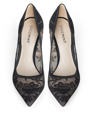 Black Lace Flats, Black Lace Shoes, Luxury Bedrooms, Lace Pumps, Lace Flats, Bedrooms Ideas, Casual Chique, Lace Heels, Fabulous Shoes