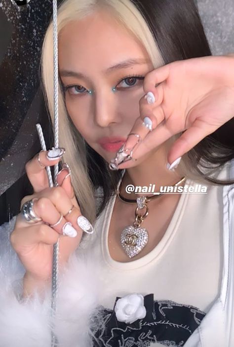 Art Ring, Beauty Pop, Lisa Rosé, Jennie Lisa, Blackpink Jennie, Blackpink Jisoo, New Instagram, Looks Vintage, Yg Entertainment