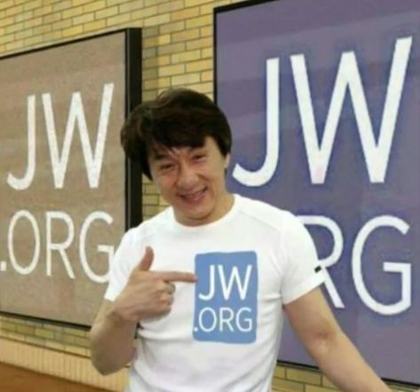 Jehovah's Witnesses Humor, Public Witnessing, Jw Humor, Jw Family, Jehovah Witness Quotes, Family Worship, Spiritual Encouragement, Wife And Kids, Jackie Chan