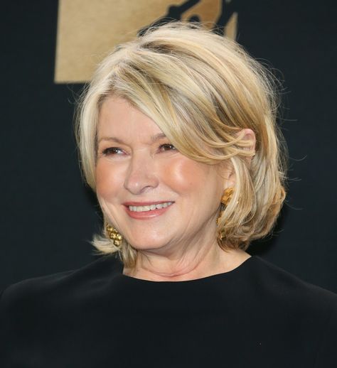 Martha Stewart Hairstyles, Martha Stewart Hair 2023, Martha Stewart Haircut, Martha Stewart Style Fashion, Martha Stewart Hair Hairstyles, Martha Stewart Hair, Mistle Toe, Martha Stewart Kitchen, Martha Stewart Recipes