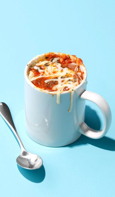 Savoury Mug Recipes, Dinner In A Mug, Mug Meals Microwave, Mug Meals Microwave Healthy Recipes, Mug Recipes Dinner, Mug Pizza Microwave, Savory Microwave Mug Recipes, Easy Microwave Mac And Cheese Mug Recipes, Pizza In A Mug