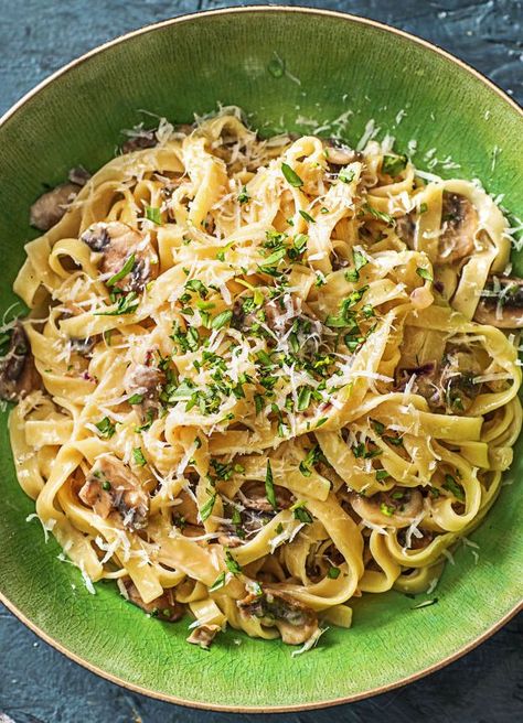 Creamy Lemon Tagliatelle with Mushrooms, Garlic, and Tarragon | More vegetarian pasta recipes on hellofresh.com Lemon Tagliatelle, Hellofresh Vegetarian, Tarragon Recipes, Tagliatelle Recipe, Vegetarian Pasta Dishes, Vegetarian Pasta Recipes, Hello Fresh Recipes, Fresh Recipes, Vegetarian Pasta