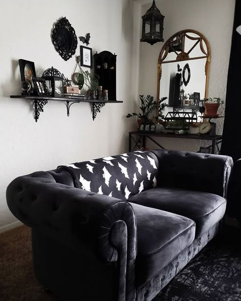 a chic Gothic living room with white walls, dark furniture, a shelf with cool objects on display and potted greenery Gothic Living Rooms, Gothic Living Room, Gothic Bedroom, Black And White Living Room, Dark Home Decor, Goth Home, Goth Home Decor, Casa Vintage, Dark Home