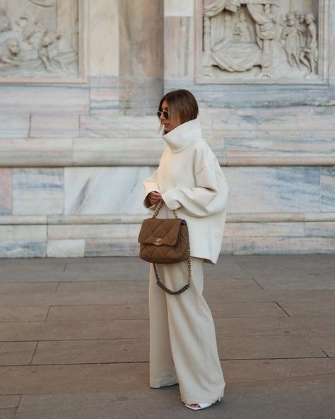 aylin koenig on Instagram: “ciao Milano 🤍 #mfw” Chanel 19 Bag, Winter White Outfit, White Puffer, Blogger Street Style, Chanel 19, Mode Inspo, Thanksgiving Outfit, Fancy Outfits, Looks Style