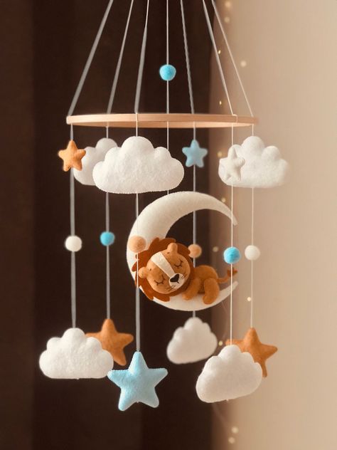 Lion Mobile, Baby Hanging Toys, Safari Baby Mobile, Lion Nursery, Moon Mobile, Mobile Safari, Cot Toys, Lion Baby, Crib Toys